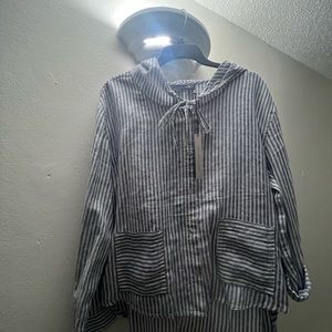 New Hoddie Top for women size L. Blue and White stripes.  Linen